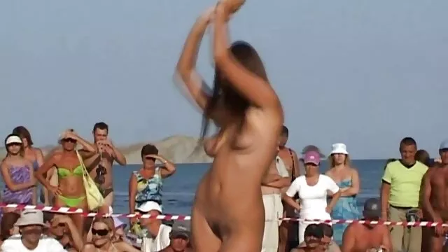 Ella insesto japones xxx lo chupa y lo chupa hasta que se corre sobre ella
