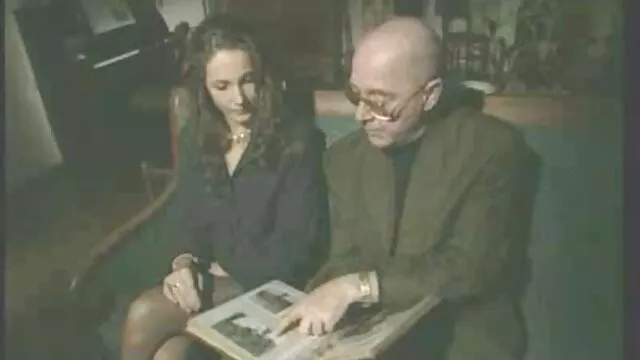 Mofos World Wide - Kitty Black pelicula insesto español - El coño ansioso de Kittys