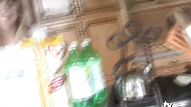 Chica traviesa tiene un fuerte orgasmo sola xxx peliculas de incesto en español
