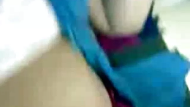 ¡La abuela caliente Orhidea encuentra una máquina xxx incestos familiares de follar y la ama!