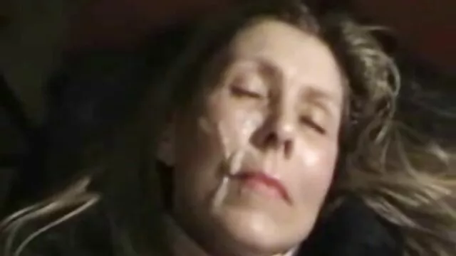 Ella no puede resistirse a su hermoso culo madre hijo incesto xxx grande.